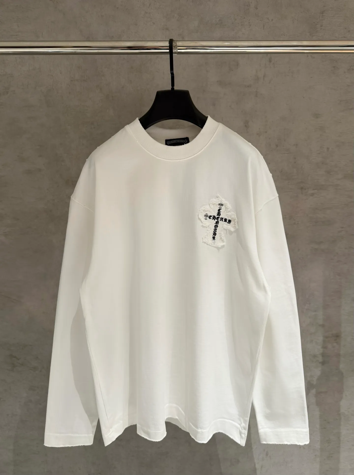 🅿️350 [Strict quality control] CH Croixin's new long-sleeved sweatshirt T-shirt. Heavy 420g double yarn fabric. Wash the whole garment twice. Frayed and torn on all four sides. Heavy fabric. The neckline is made of icy Solona. Loose fit. Deep, wide and stylish. No deformation or shrinkage. Color: 3 colors, black, white and gray. Size: M-2xl